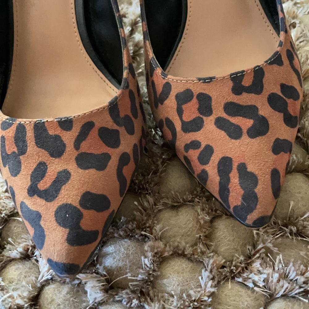 BCBG leopard pump - Picture 4 of 4